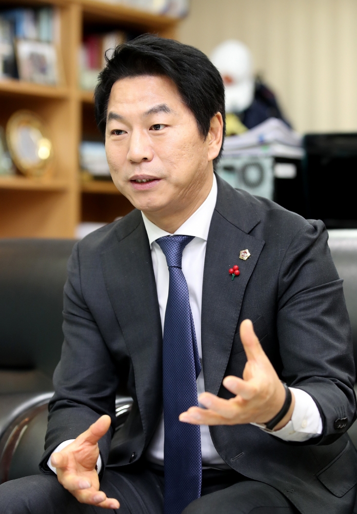 김종인 건설교통위원장 사진