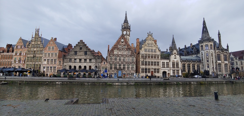 ▲ 벨기에 겐트의 레이어(Leie) 강변의 건축물. 건축은 문화의 복합체로 도시 경관의 백미다.