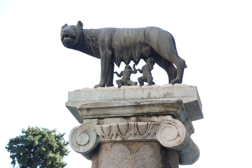 ▲ 로마 건국 신화를 상징하는 늑대와 로물루스, '레무스상'.