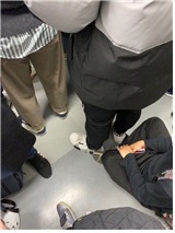 ▲ “저도 저 아저씨처럼 지하철 열차 바닥에 앉고 싶어요.”-1993년 인천 서구에서 태어난 정미나(가명)씨