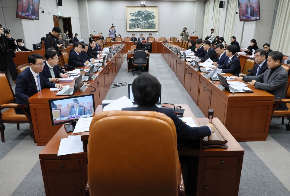 국회 정치개혁특위 전체회의 모습